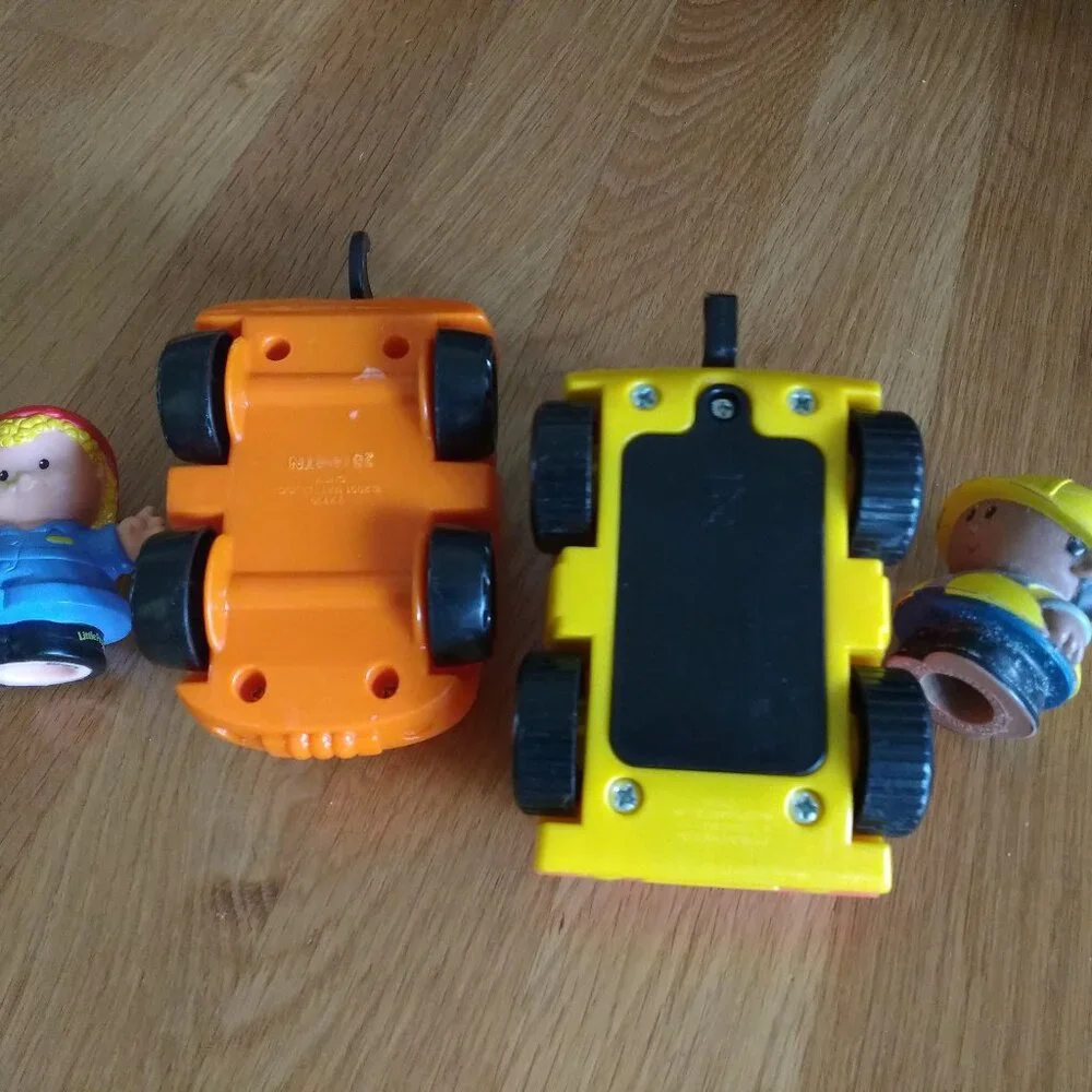 Fisher Price Little People Wrecker Tow Truck Sounds, Orange + 2 figures used